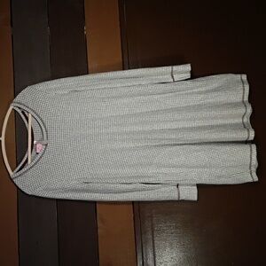 Like New CACIQUE 18-20 Long Sleeve Grey Waffle knit Maroon Stitching Nightgown